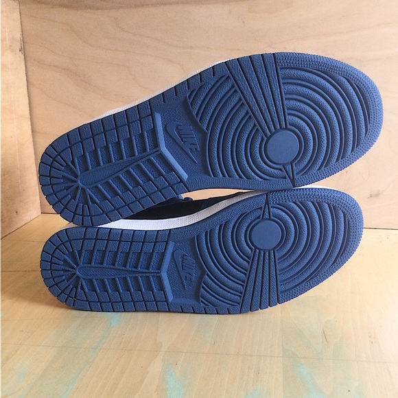 AIR JORDAN 1 RETRO HIGH OG 'DARK MARINA BLUE' - Picture 7 of 12